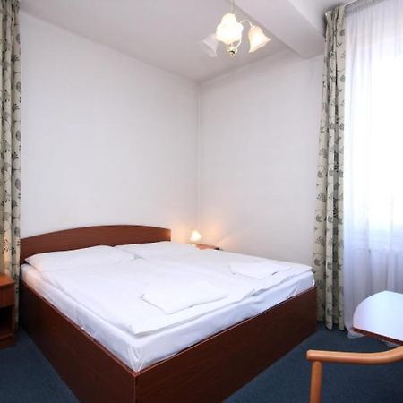 Hotel Legie Bed&Breakfast Prag Exterior foto
